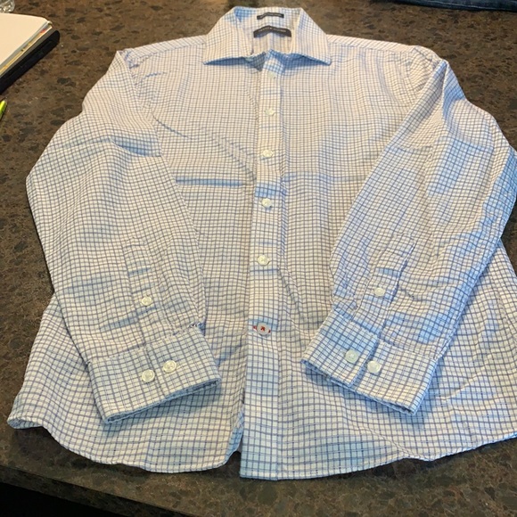 Tommy Hilfiger slim fit dress shirt. - Picture 1 of 3